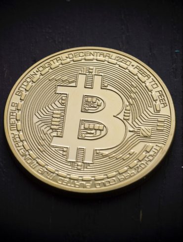CNBC "Experts" Expect Bitcoin (BTC) Pullback After 125% YTD Boom 12